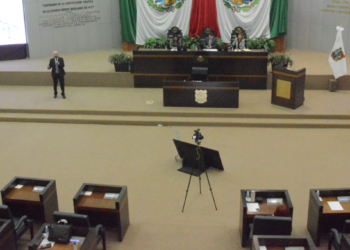 Desbandada de diputados ; se van otros 6.