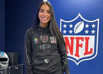 Diana Flores, orgullosa de representar a las mujeres latinas en la NFL