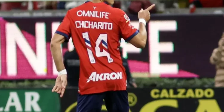 ¡Regresó el hijo pródigo! ‘Chicharito’ debuta en goleada de Chivas