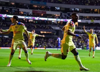¡Y pudo ser goleada! América fulmina al líder Cruz Azul con gol de Julián Quiñones