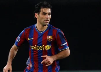 Deco descarta a Rafa Márquez para remplazar a Xavi en Barcelona