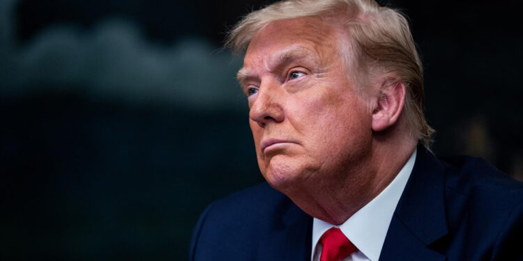 Pospone jueza el juicio contra Trump