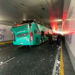 Accidente en viaducto deja más de 20 lesionados tras choque de autobús en túnel