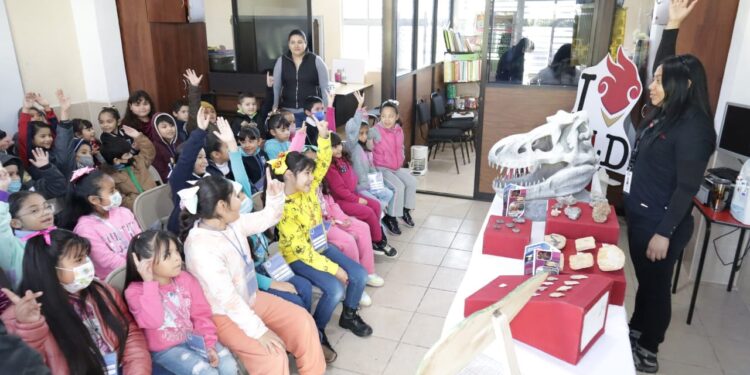 Lleva gobierno municipal museo de historia natural a escuelas de nivel básico