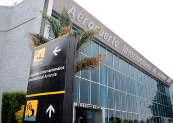 Cierran aeropuerto de Puebla por ceniza del Popocatépetl