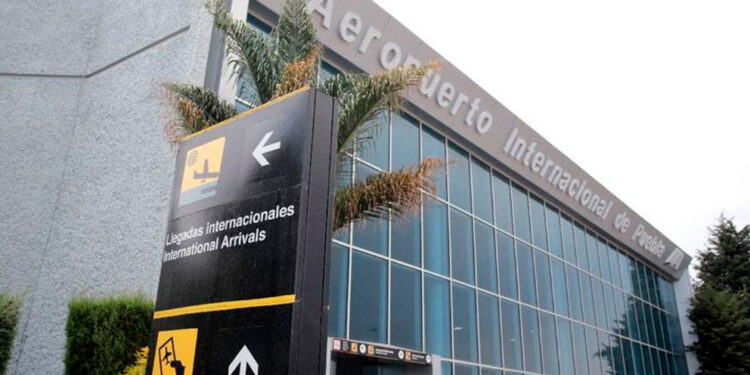 Cierran aeropuerto de Puebla por ceniza del Popocatépetl