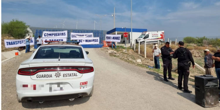 Ahora cierran carretera a Zaragoza; exigen pago por parque Eólico