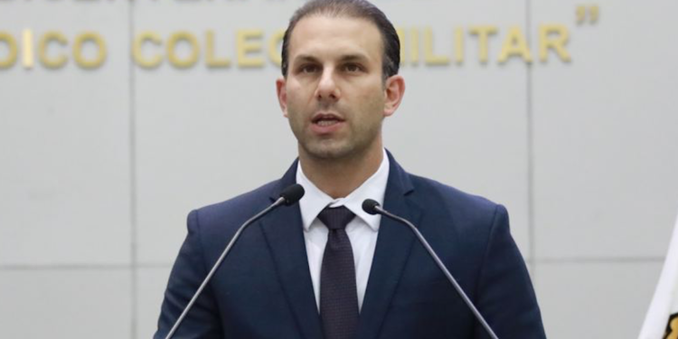 Pide PAN prohibir celulares en mamparas el día de la elección