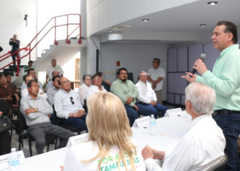 Ante colegas constructores, «Geño» cimienta proyectos para la zona conurbada