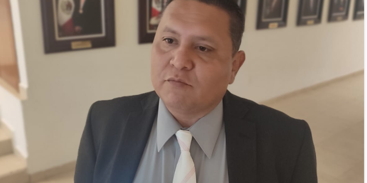 Padecen hombres abandono gubernamental, acusa diputado