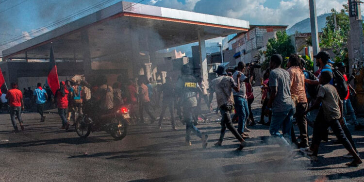 Crisis en Puerto Príncipe: Bandas armadas controlan el centro en medio de emergencia
