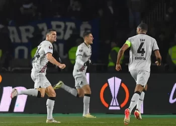 ¡Casi pierden el invicto! Bayer Leverkusen saca empate agónico en Europa League