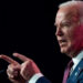 Biden sugiere hasta 25 % los impuestos a milmillonarios del país