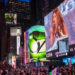 Shakira enciende Times Square con presentación de su nuevo álbum