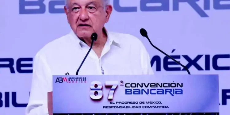 Se despide AMLO de banqueros, “ya me voy a Palenque en cinco meses”