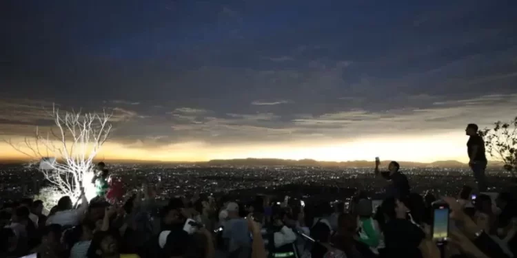En Coahuila develan placa conmemorativa por el eclipse total de sol 2024