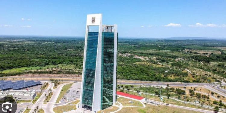 Burócratas de Torre Bicentenario tuvieron un lunes «infernal»