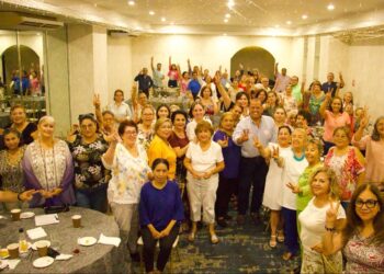 Respaldan sociedad civil y maestros a Ale Cárdenas