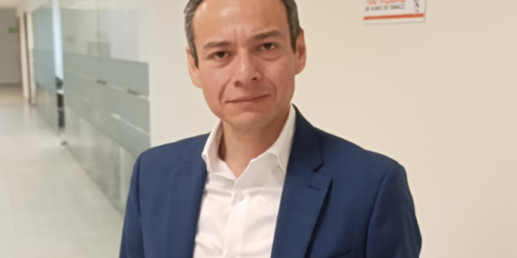 Apagones son por «cerrazón» del gobierno, acusan.