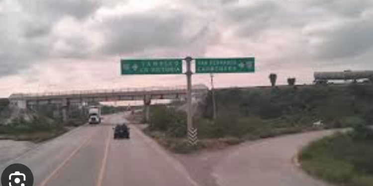 Trailero muere en choque en San Fernando
