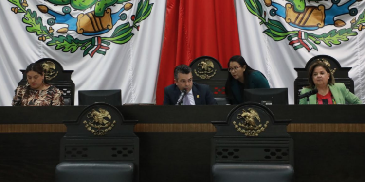 Propone MORENA prohibir exigencia de vestimentas sexistas a mujeres