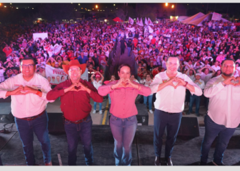 Dan respaldo a Carmen Lilia Canturosas miles de familias del Distrito III