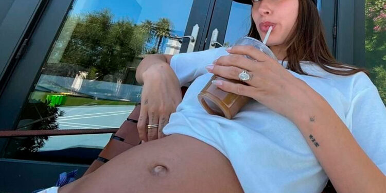 Comparte Hailey Bieber momentos especiales de su embarazo