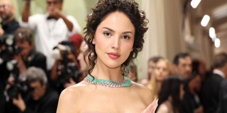 Eiza González, la única mexicana que desfiló en la Met Gala