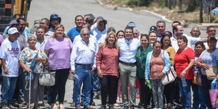 Le cumple Lalo Gattás a vecinos de la Cuahutémoc