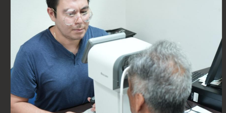 Ofrece la UAT atención de la salud visual para adultos mayores