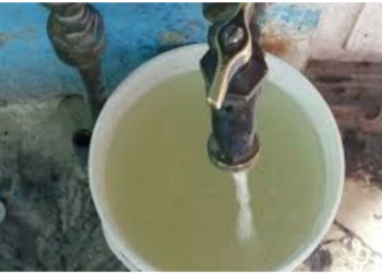 Alerta diputada sobre riesgos de agua turbia en tomas domiciliarias.