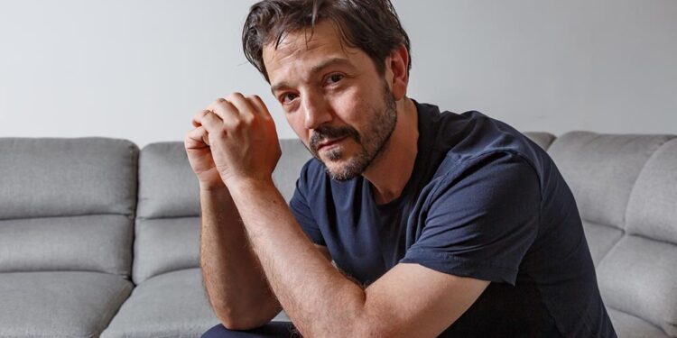 Diego Luna, lejos de las obviedades