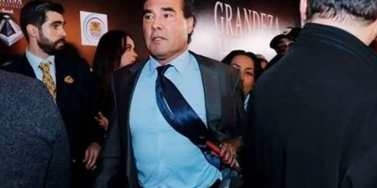 Agrede Eduardo Yáñez a reportera