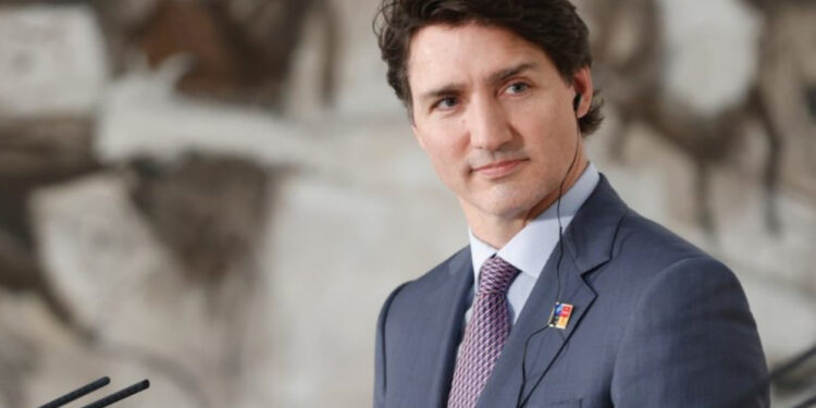 Trudeau pide al Vaticano devuelva objetos indígenas en su posesión