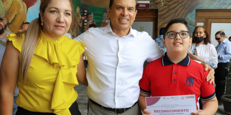Sesionan alumnos de Victoria como Presidente y Regidores por un Día en Cabildo local