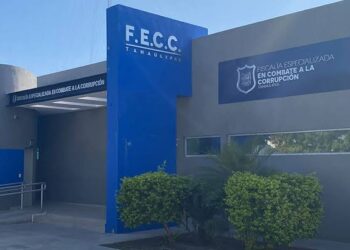 “Congelan” denuncia contra  Cabeza de Vaca por entrega  irregular de Notarías.