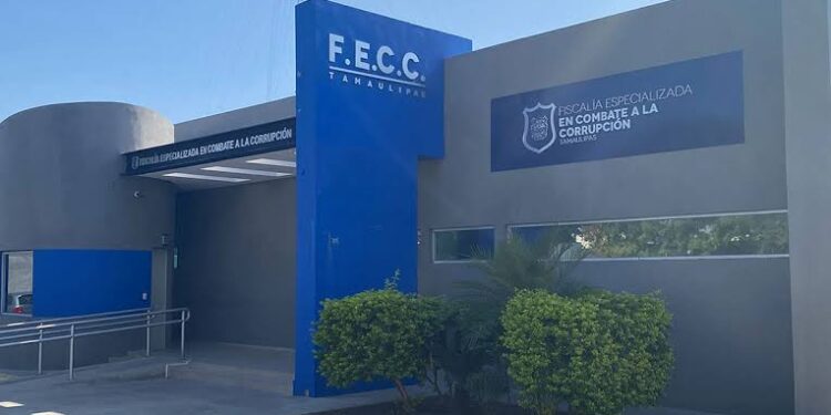“Congelan” denuncia contra Cabeza de Vaca por entrega irregular de Notarías.