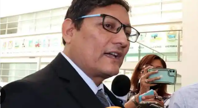 Pide diputado dejar de exigir uniformes escolares con colores partidistas