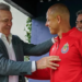 «Chichatronco» y «Chichaabuelo»…afición del Tri truena tras foto con Javier Aguirre