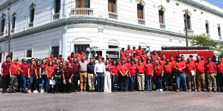 Reconoce y celebra Eduardo Gattás a personal del H. Cuerpo de Bomberos