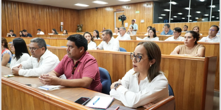 Actualiza la UAT a su personal administrativo en materia de normatividad y rendición de cuentas