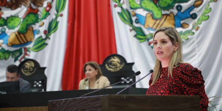Deja Ale Cárdenas el PRI