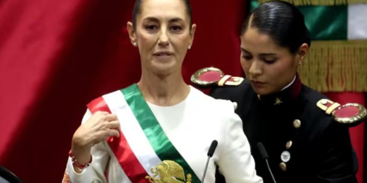 Claudia Sheinbaum rinde protesta como la primera presidenta de México