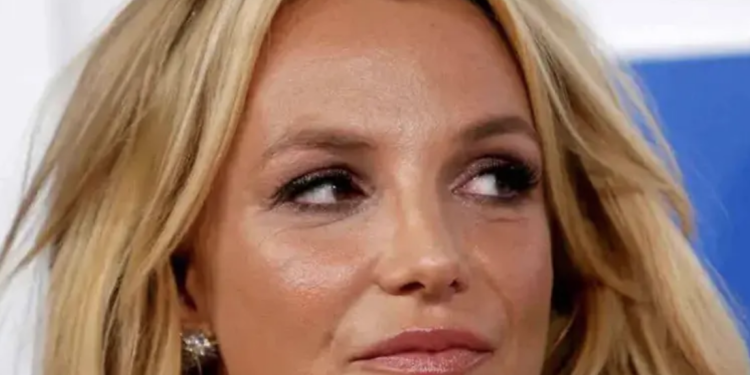 Britney Spears sufre accidente doméstico y pierde cejas y pestañas