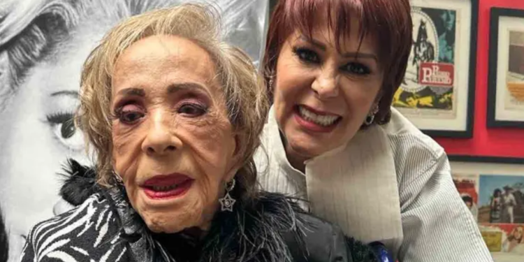 Tunden a Alejandra Guzmán por exhibir a Doña Silvia Pinal