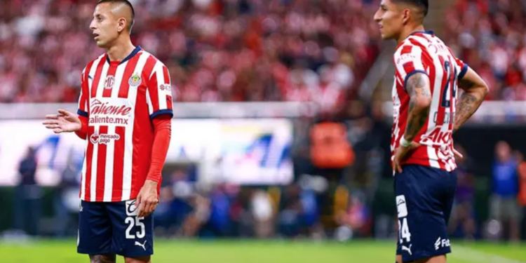 Arturo Ortega, técnico interino de Chivas