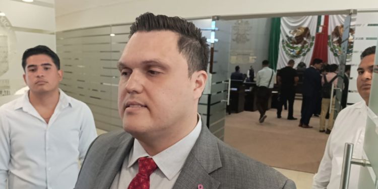 Descontarán salario a Ismael por no asistir a sesiones