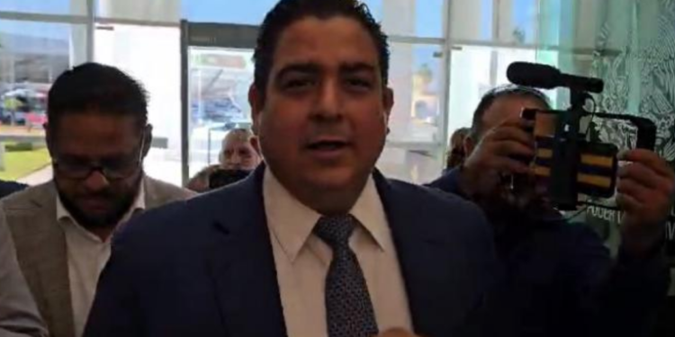 Amparado, Ismael acude a sesionar…¡por fin!