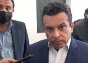 Regidores piden al Congreso destituir a Gattás.