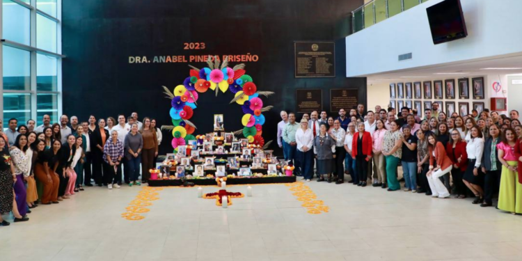 Con altar de muertos, recuerdan en el Congreso a exdiputados fallecidos